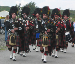 Griffin Pipes & Drums på  Spillepengsdagen, aug06